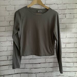 Gray Long Sleeve Women's Cropped Top